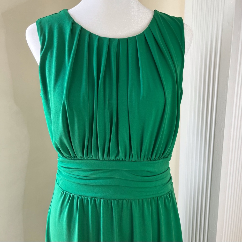Enfocus Studio green sleeveless dress with fitted ruched waist front pleating - Picture 3 of 16